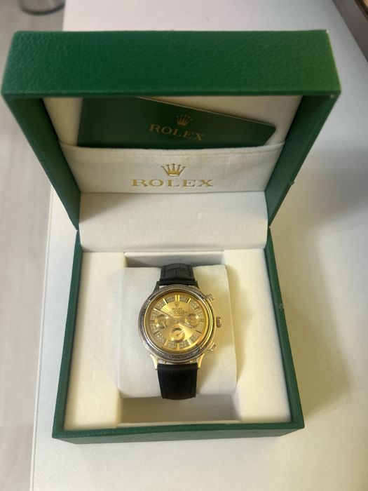 Золотые часы с бриллантами