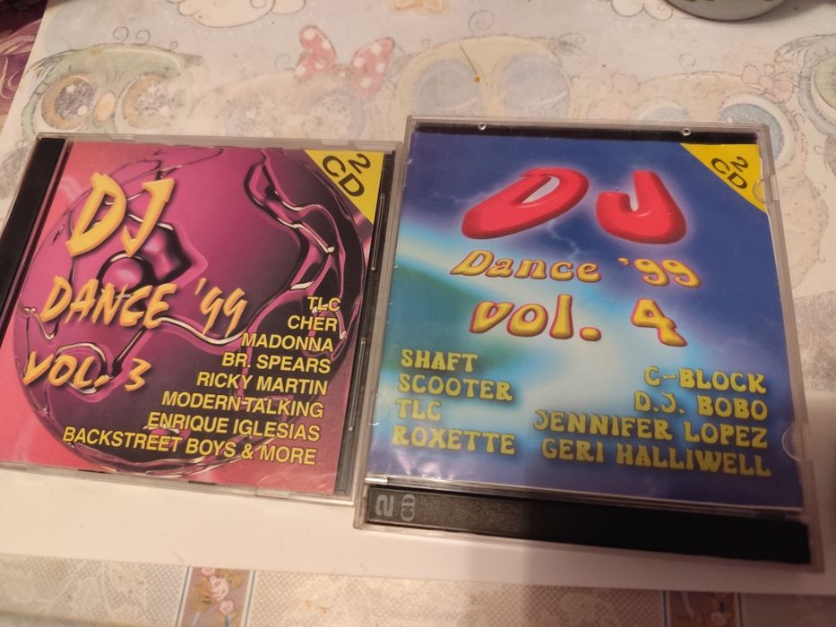 Дискове на певци нови