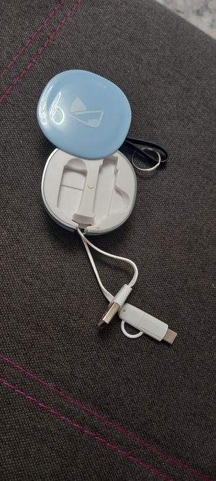 Breloc cu cablu de incarcare