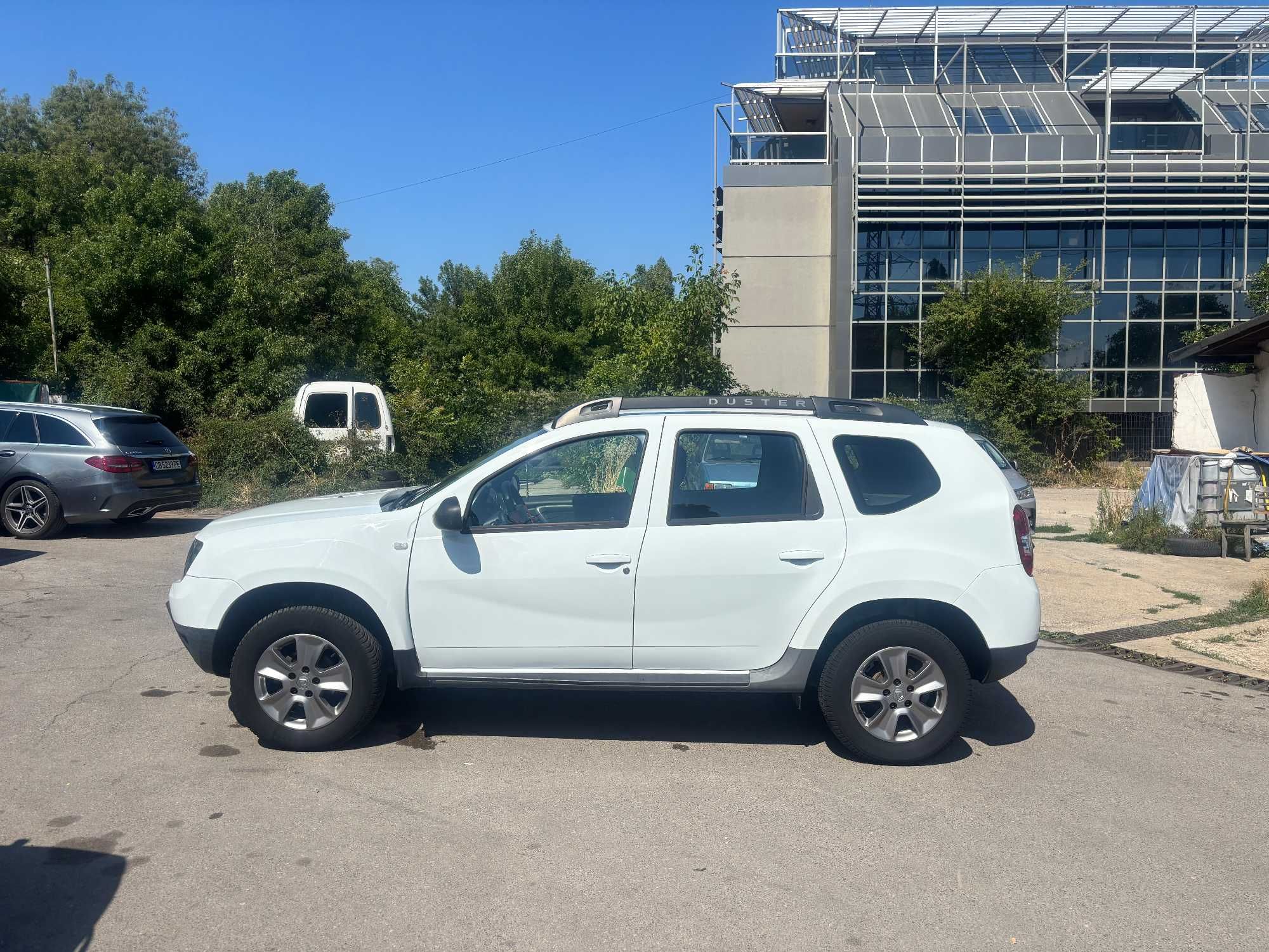 Dacia Duster 1.6 газ/бензин фабрично