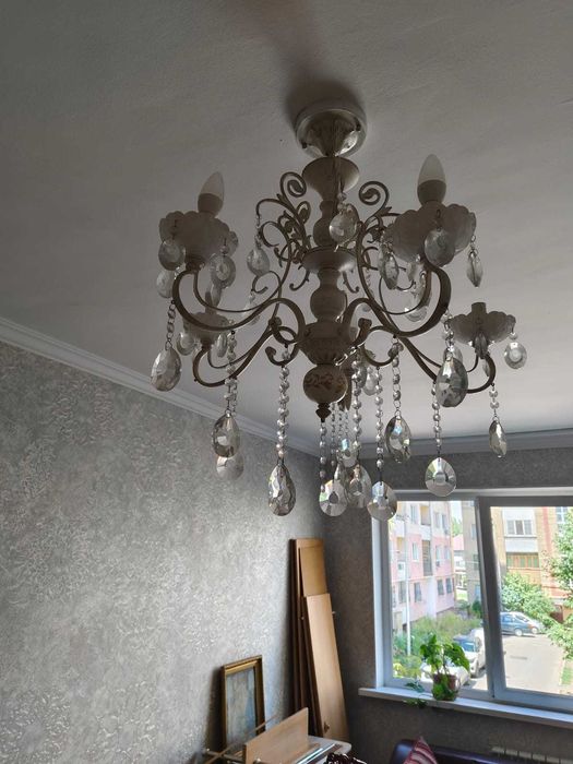 Продам люстру срочно