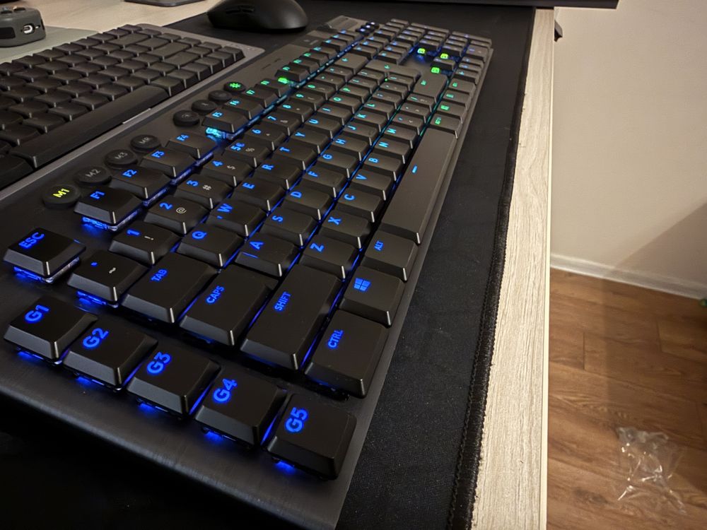 Logitech G915 като нова