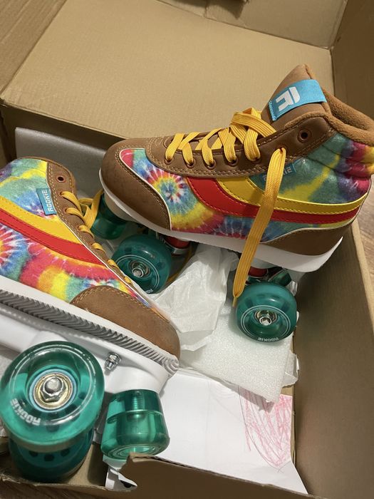 Role cu 4 roti.         Noi