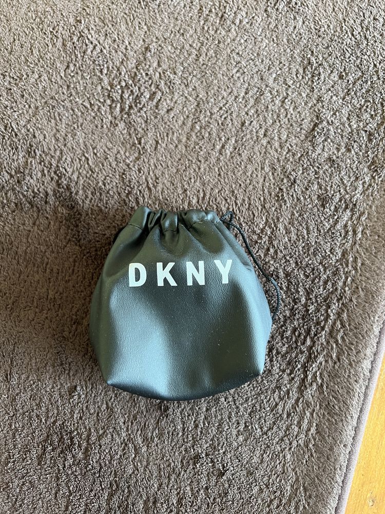 Гривна DKNY с кристали Сваровски