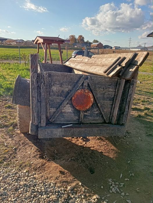 Carucior tractor cu o axa