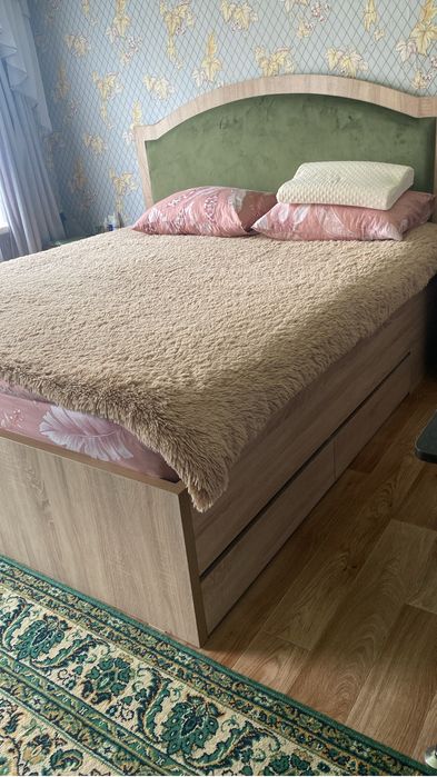 Кровать с матрасом