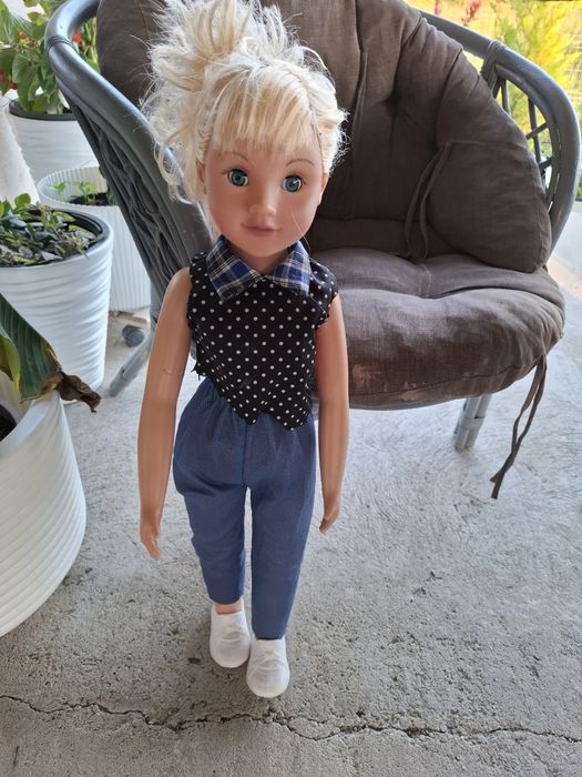 Papusa mare Ialia cu înălțimea de 75 cm blonda