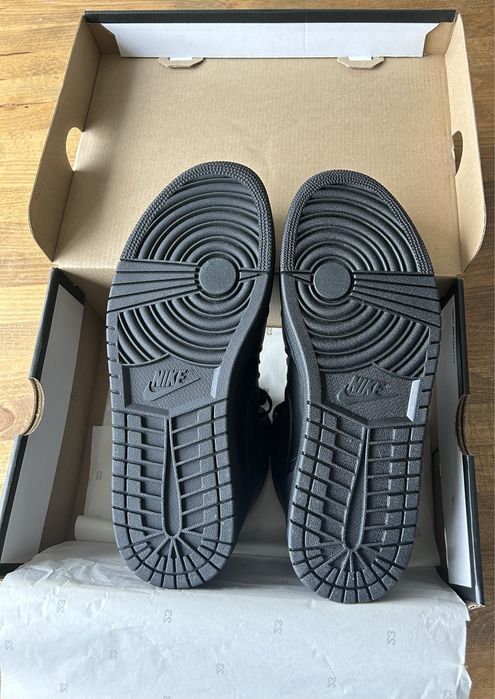 Nike Air Jordan 1 Mid 'Triple Black'