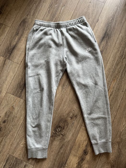 Чисто нови долнища Nike tech fleece