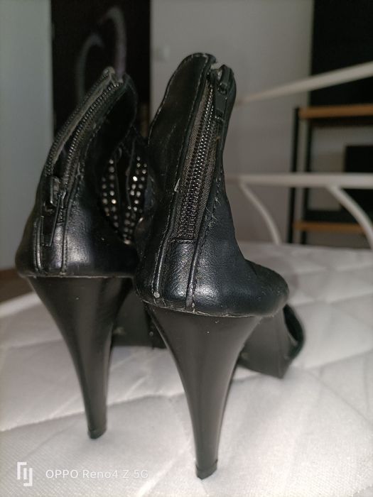 Sandale cu toc mărimea 39, noi