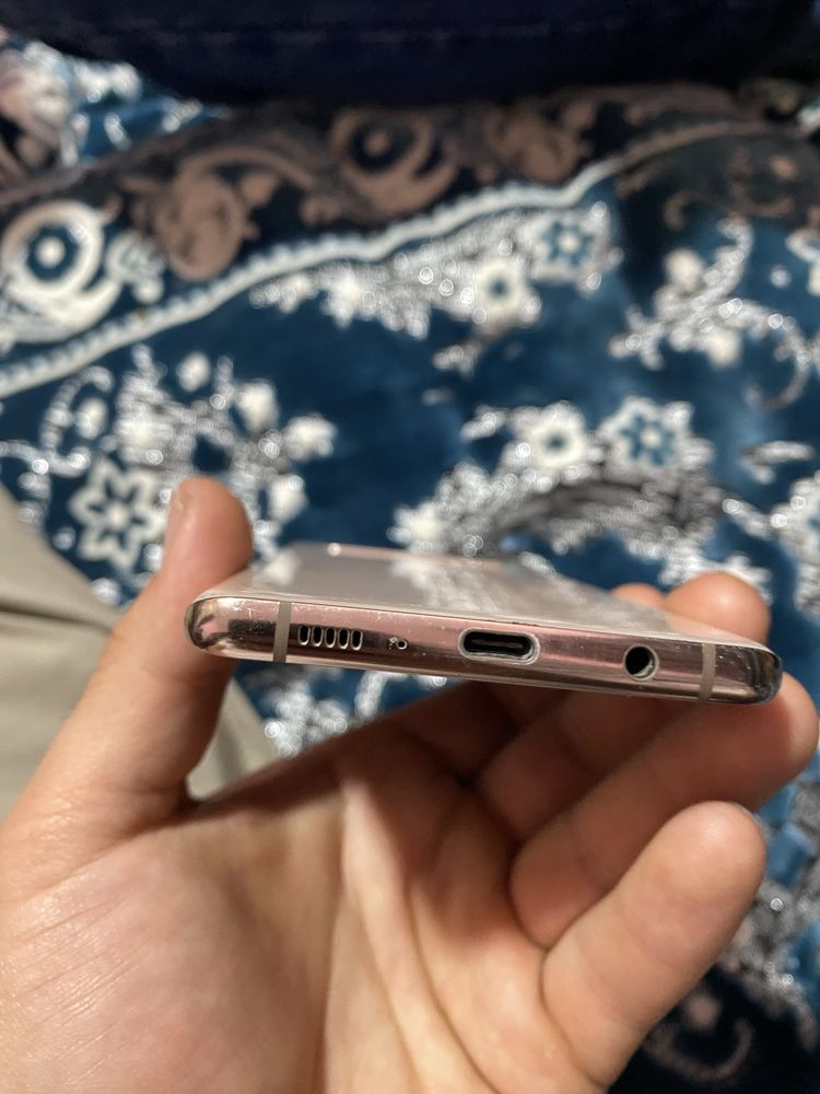 Samsung S 10 5G ideal holatda turibdi oladiganla tel qilsin