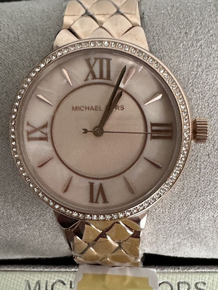 Дамски нови оригинални часовници Michael Kors и  JUST KAVALLI