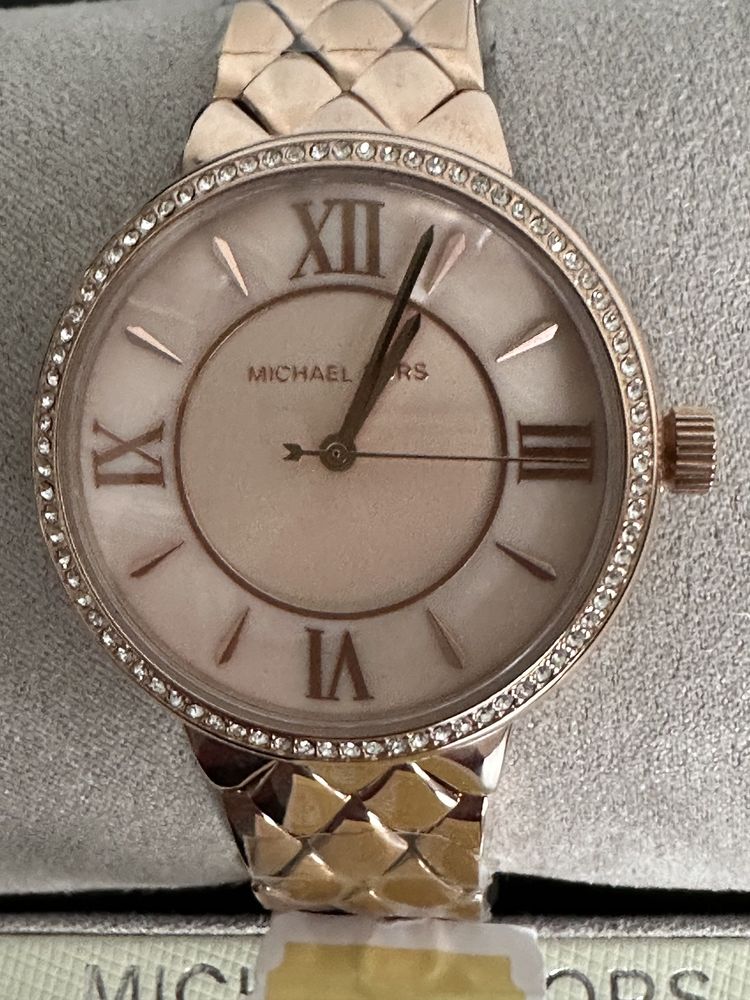 Дамски нови оригинални часовници Michael Kors и  JUST KAVALLI