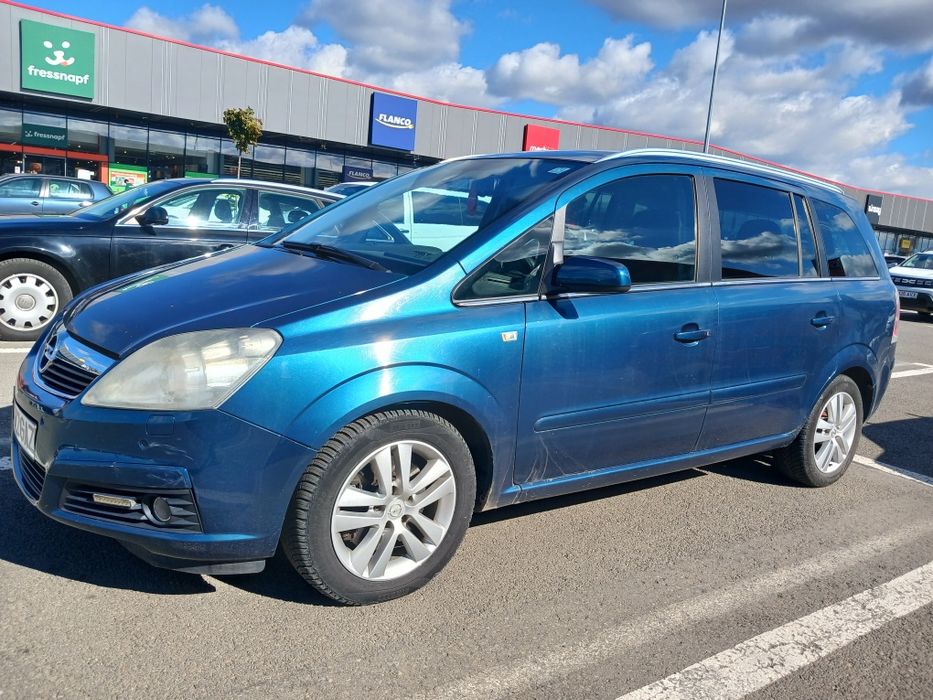 Vând Opel Zafira