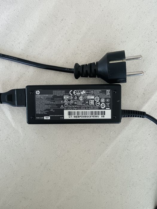 Vând laptop 2 în 1, i3, HP Pavilion Model 13 - s080no