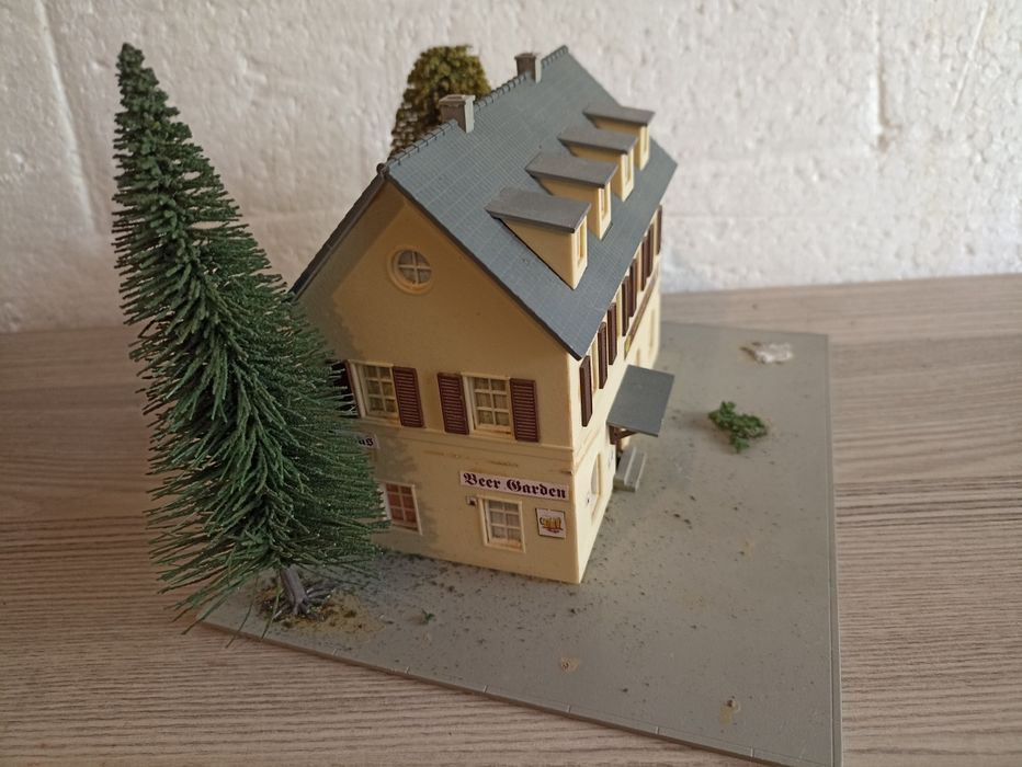 Diorama hotel piko scara 1:87 trenulet electric H0