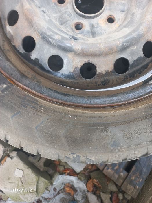 Комплект зимней шины. Марки Тренжл  205/55/16 с железными дисками , по