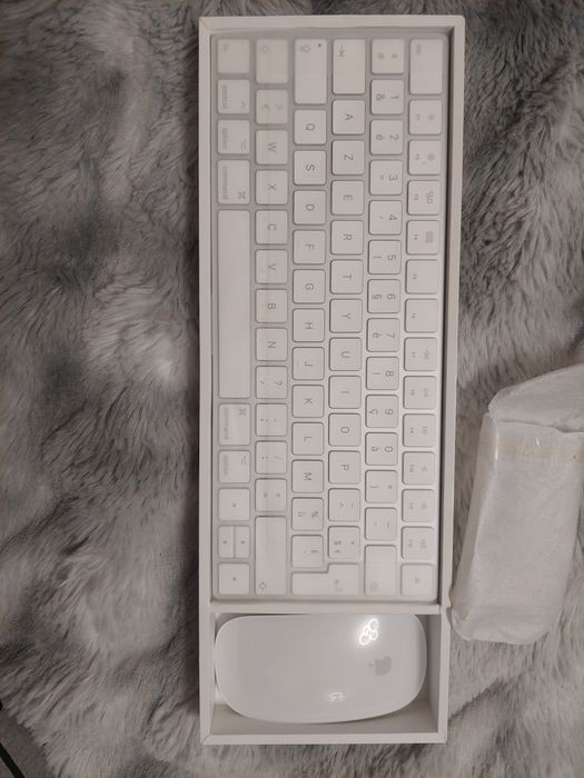 Vând tastatură + mouse  Apple magic  keyboard noi în cutie