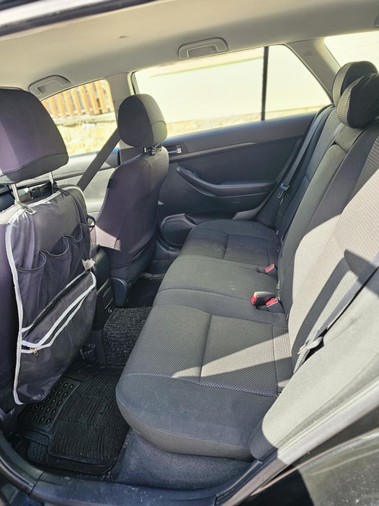 Toyota Avensis   2.2D-4D Швейцария