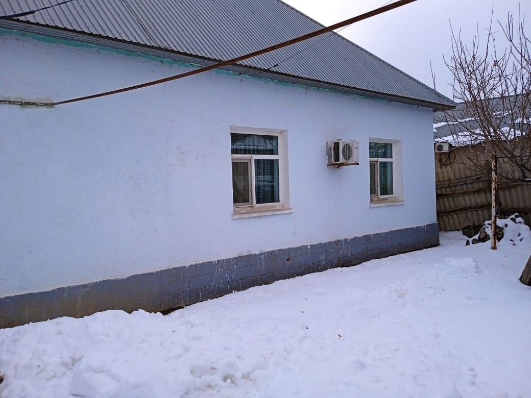 Үй сатылады. Дом продается.