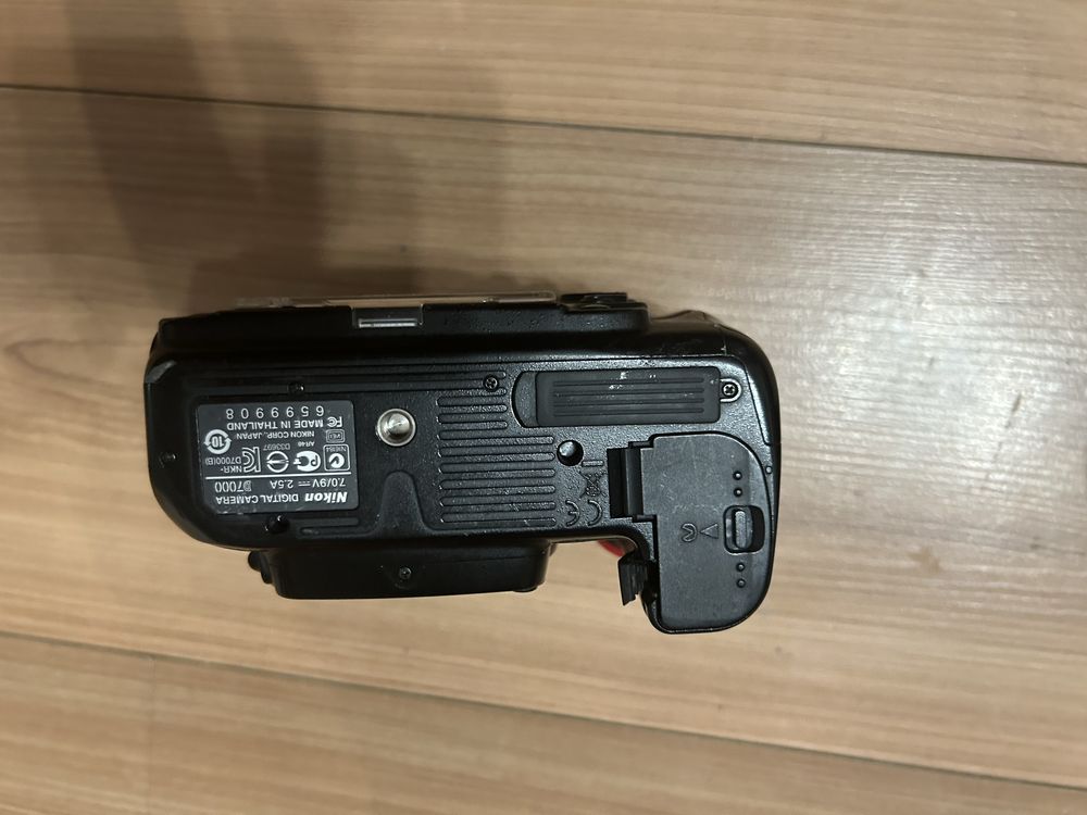 Фотоапарат Nikon D7000 комплект с обектив и аксесоар за светкавици