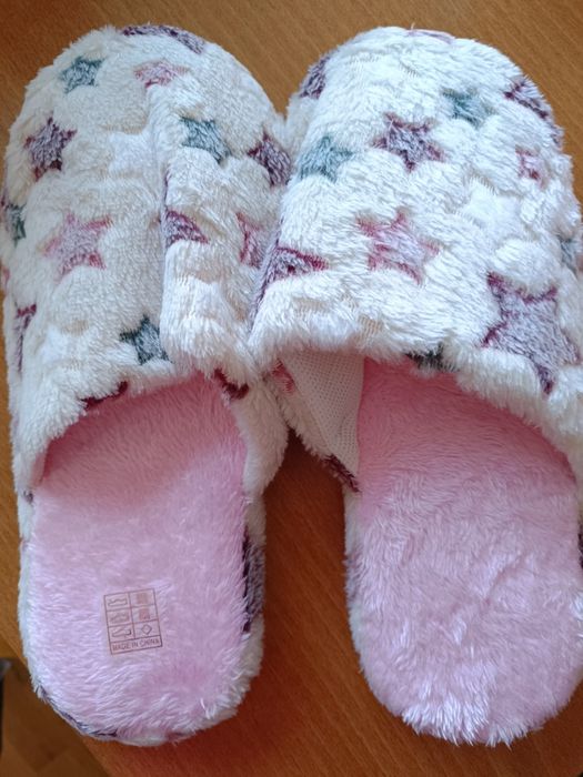 Домашни чехли , размер 38-39, но са умалени, дължина на стелката 23 см