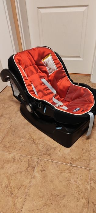 Подарявам детско столче за кола