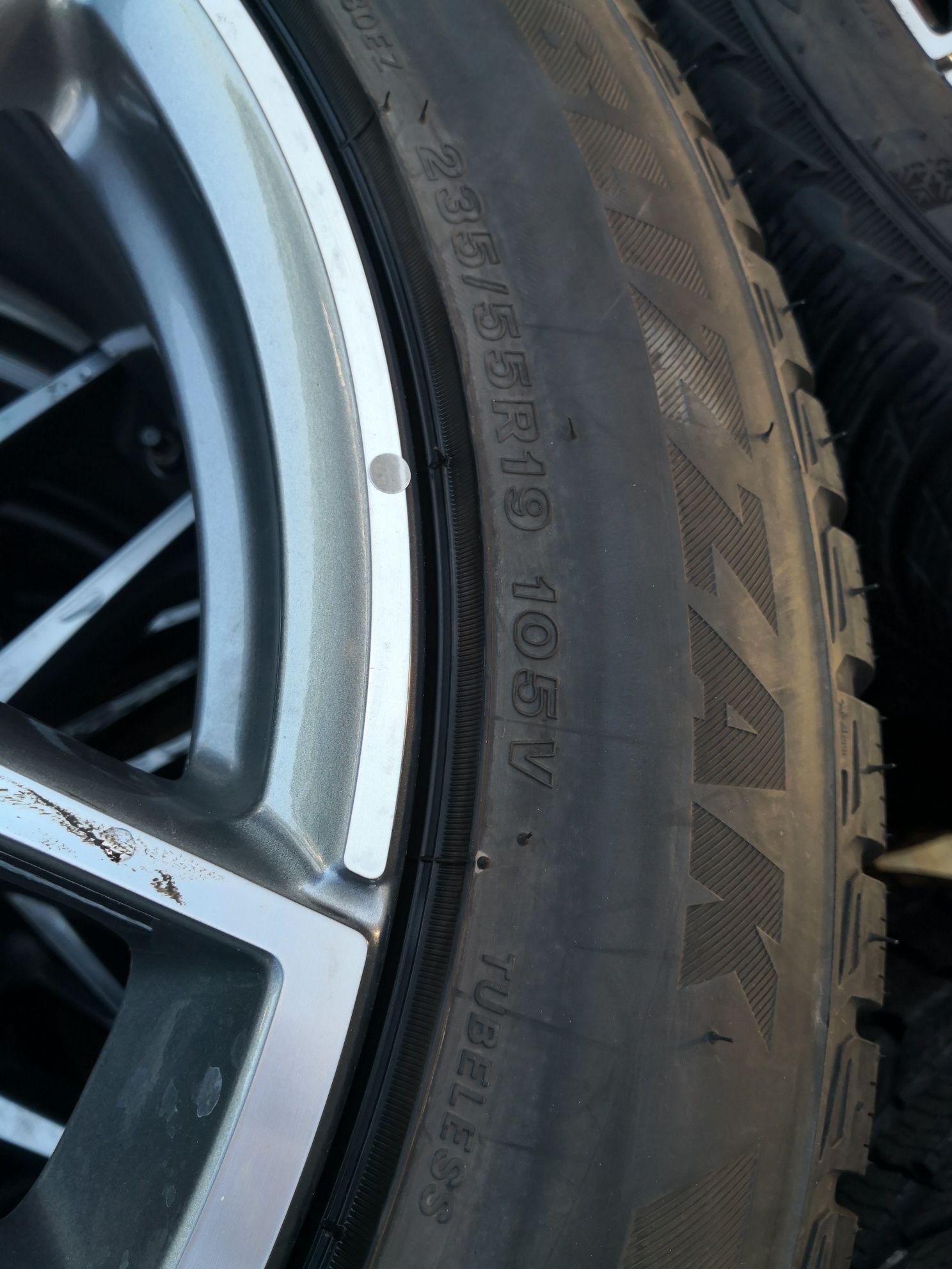 235 55 19 цола гуми като нови Bridgestone