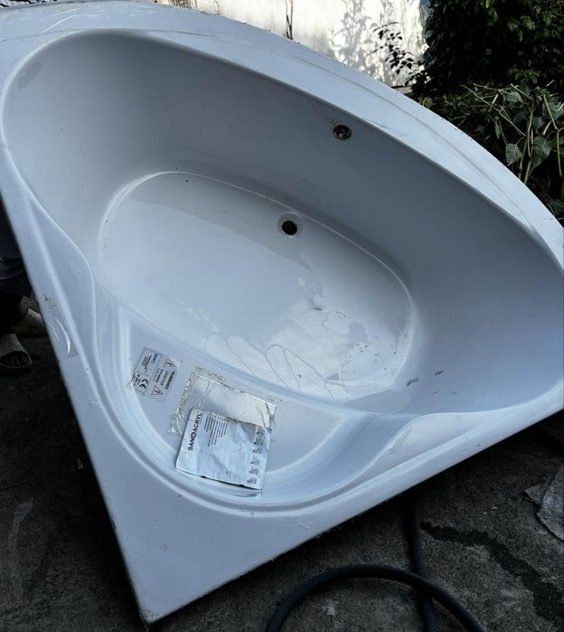 Нова ъглова вана