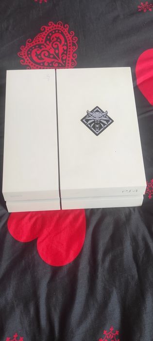 PlayStation 4 (CUH-1116A) + EA FC 25 (Real Madrid Premium Edition)