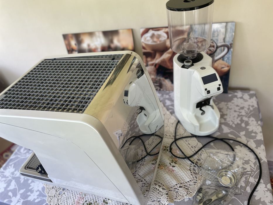 Кофемашина и кофемолка Nuova Simonelli Appia Life