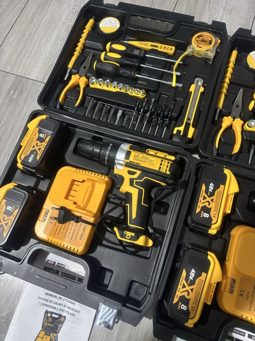 Bormasina cu 2 acumulatori   cu percutie  identic cu Dewalt / Makita