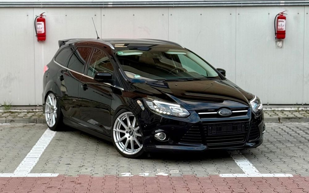Ford Focus 3 / 1.6 TDCI / Navi / Jante R19
