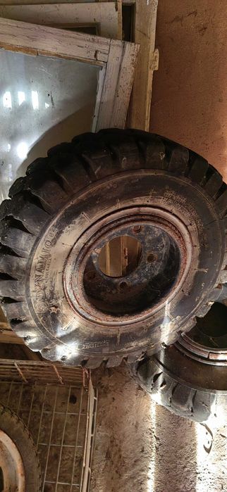 Гуми за мотокар със 5 дупки