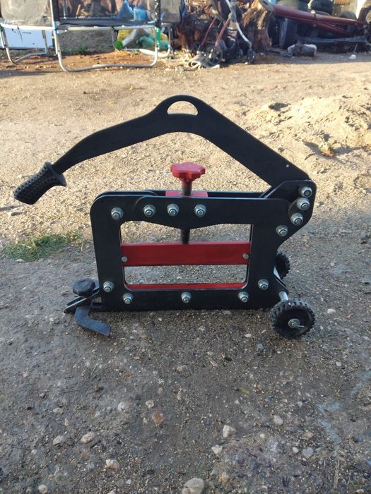 Ghilotina pavaje Montolit aproape noua