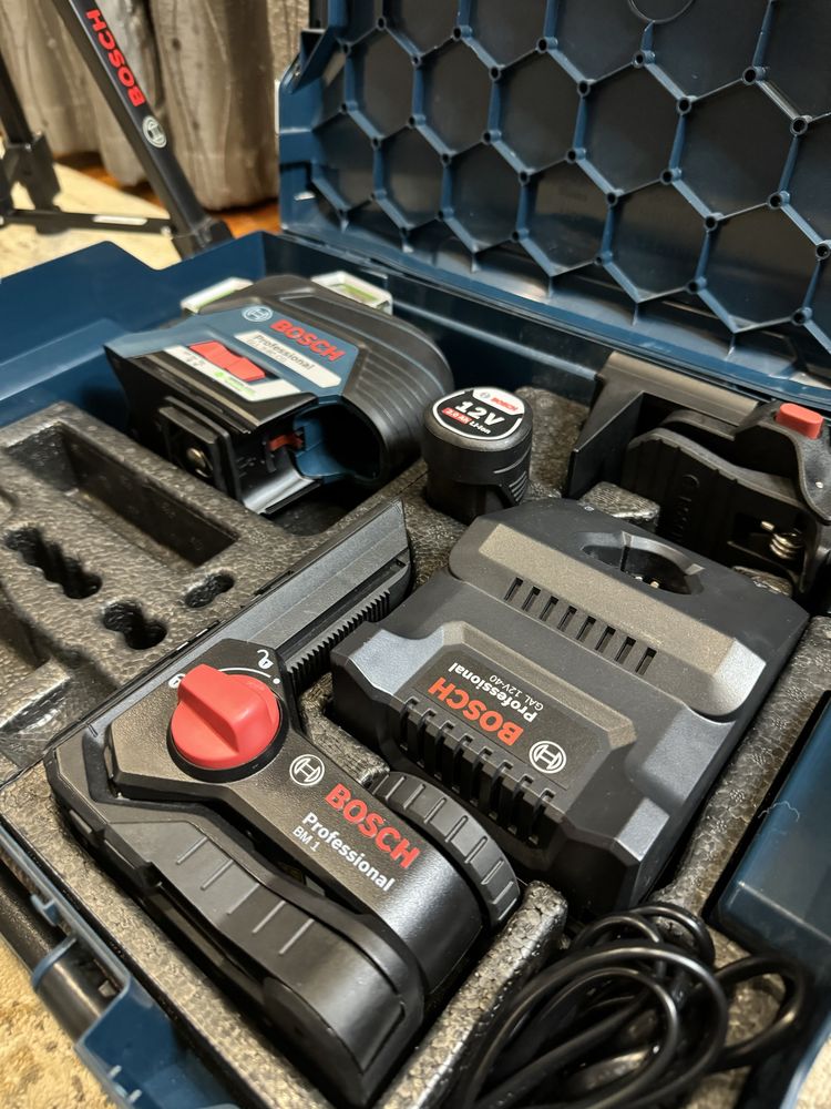 Лазерный уровень Bosch GLL 3-80 CG Professional