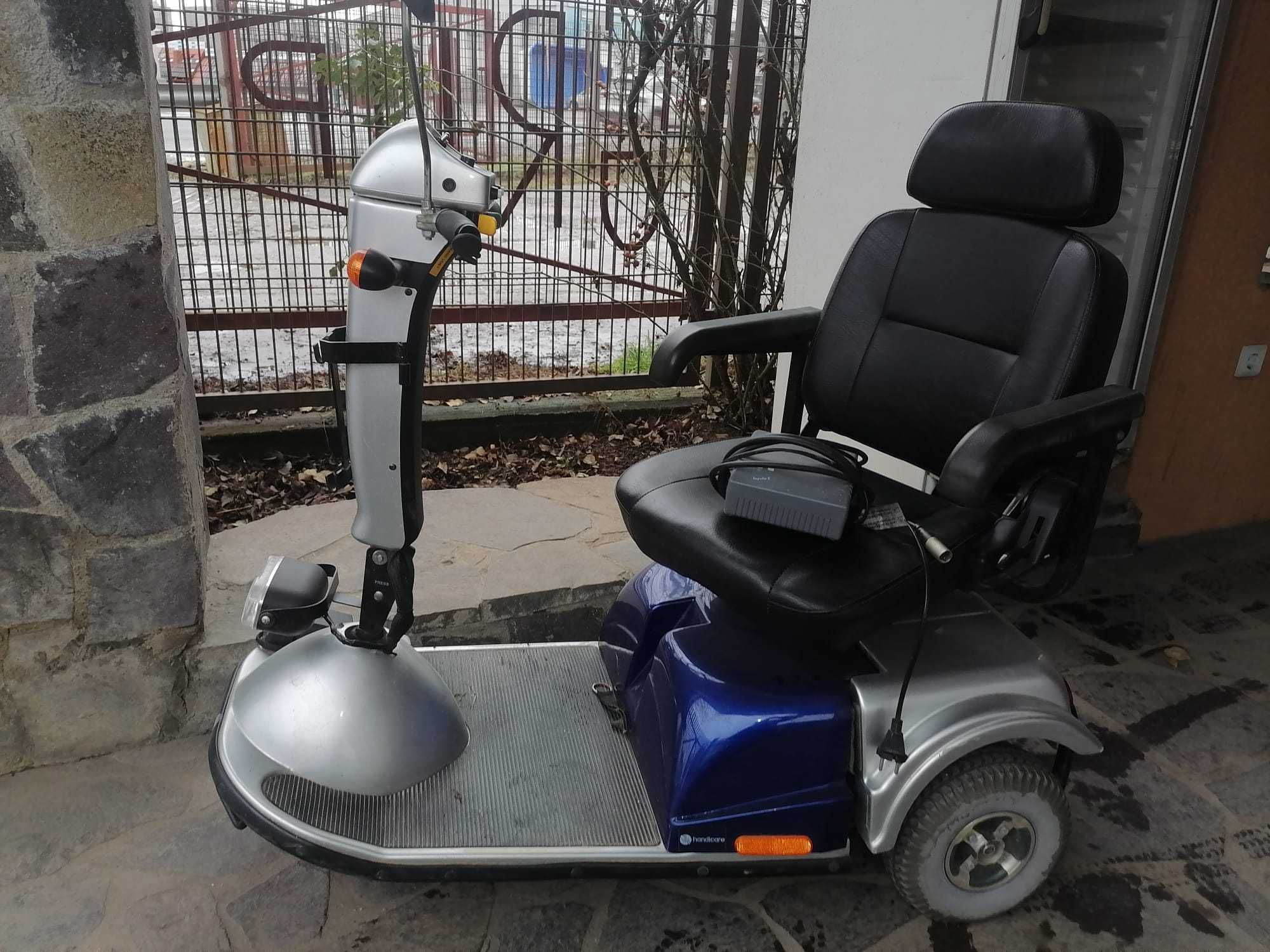 Carucior scuter electric pentru persoane cu dezabilitati