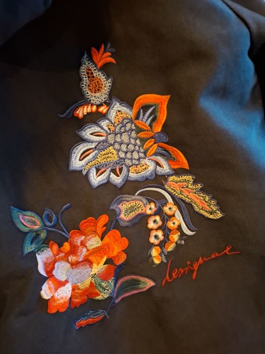 Geacă "Desigual", impermeabilă!