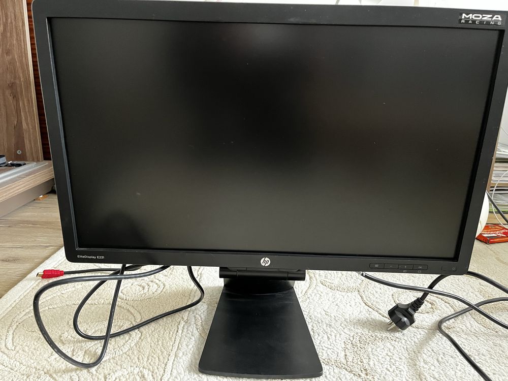 Продавам монитор HP E 231