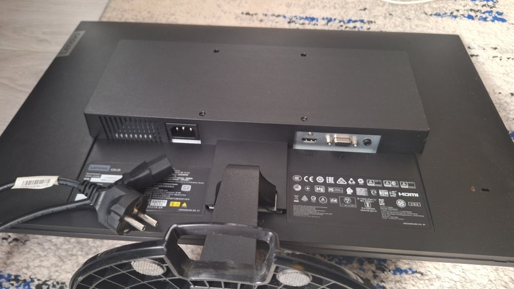 Vând monitor Lenovo