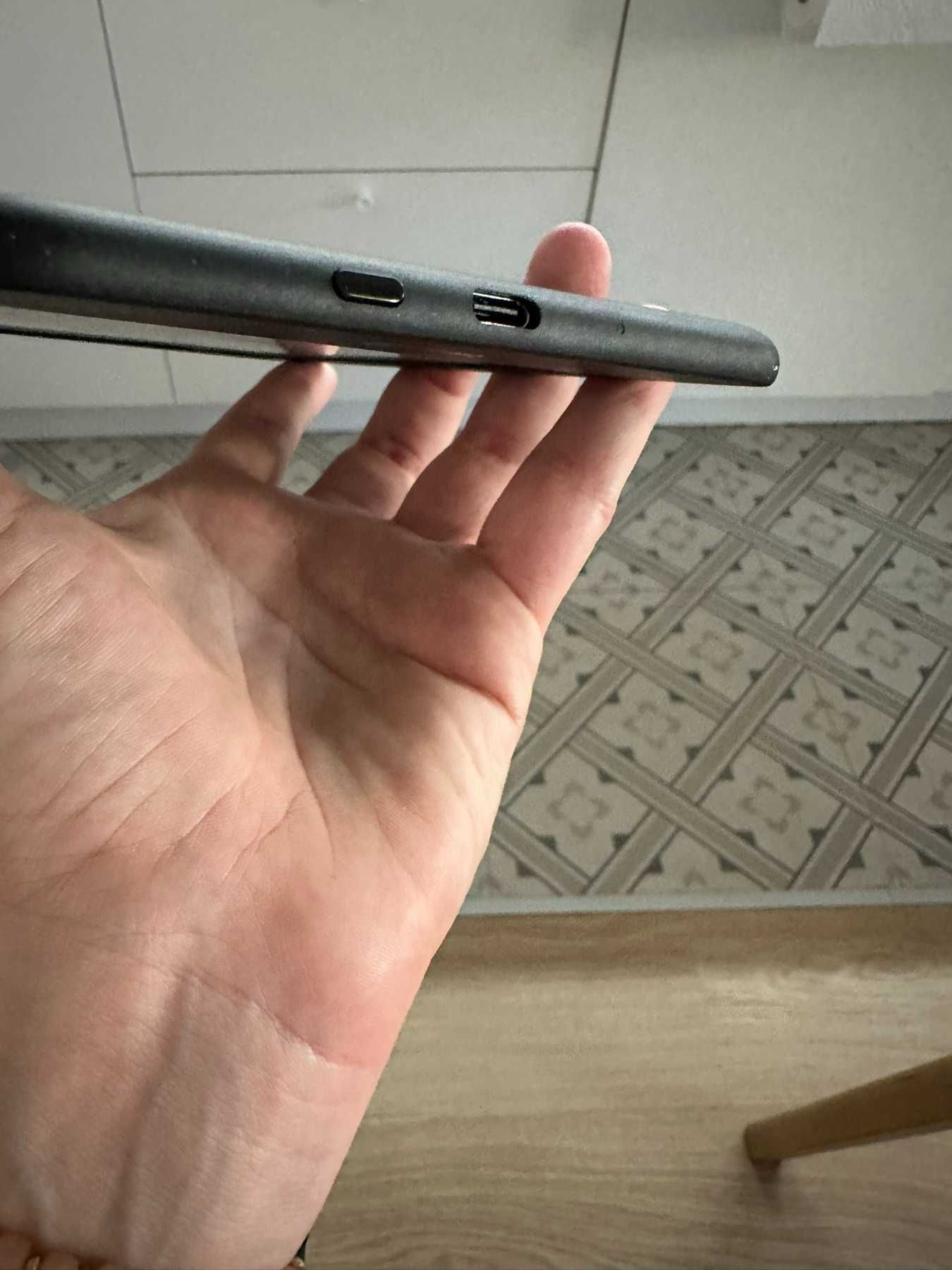 Електронен четец Kindle - 6'', 16GB, Touch