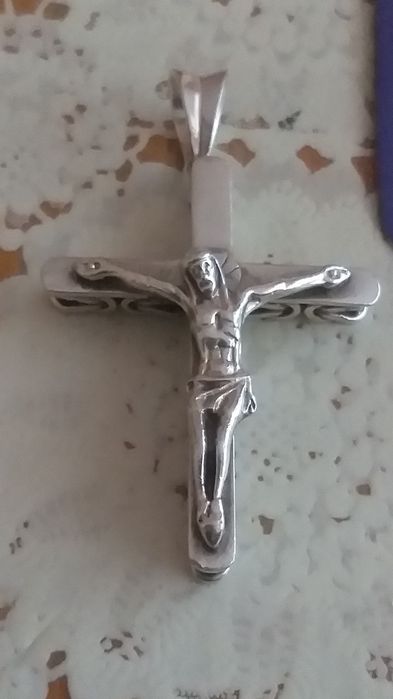 Vând lant si cruce din argint