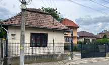 Casă cu 3 camere în zona centrală