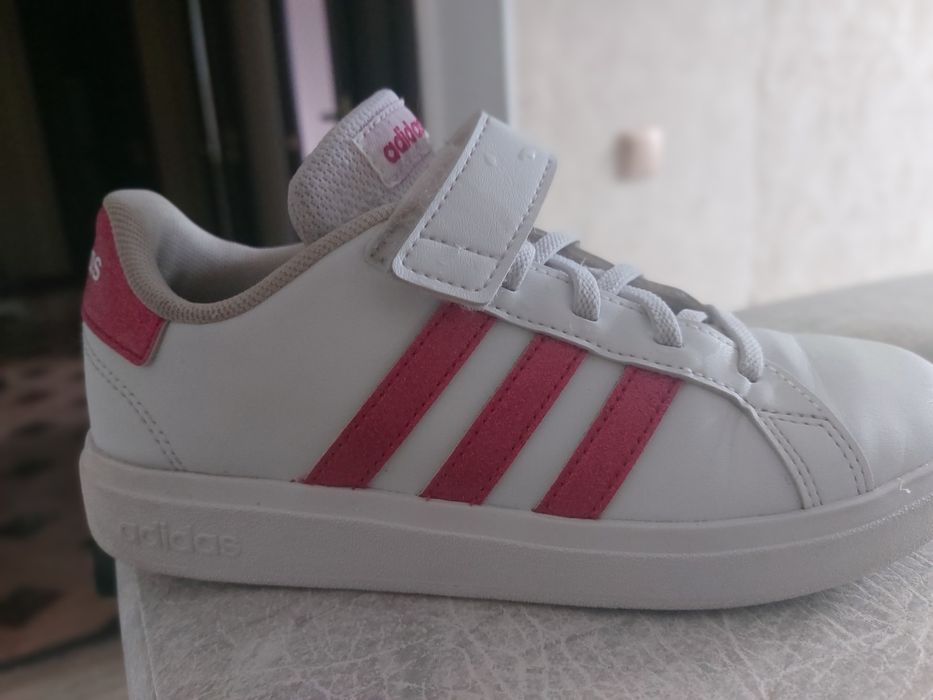 Адидас кроссовка б/у