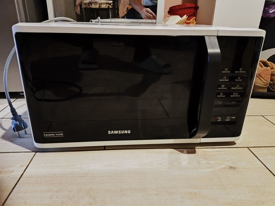 Cuptor microunde Samsung 800w