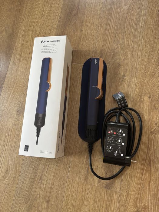 Dyson airstrait HT01