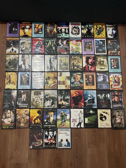 диски dvd фильмы и видеокассыты