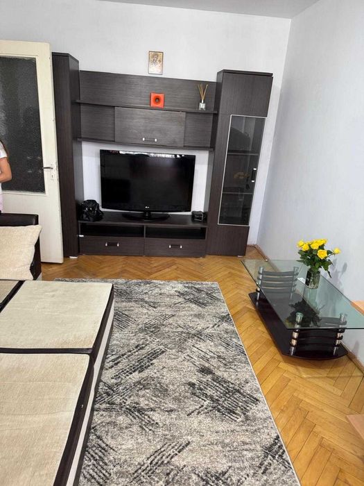 Închiriez apartament cu 2camere Iași Podul Ros 400euro