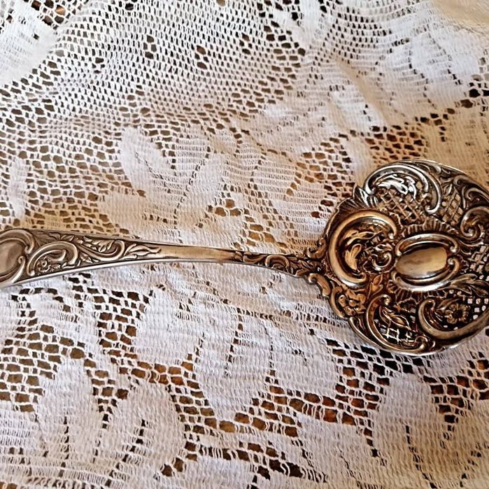 Сребърен прибор.