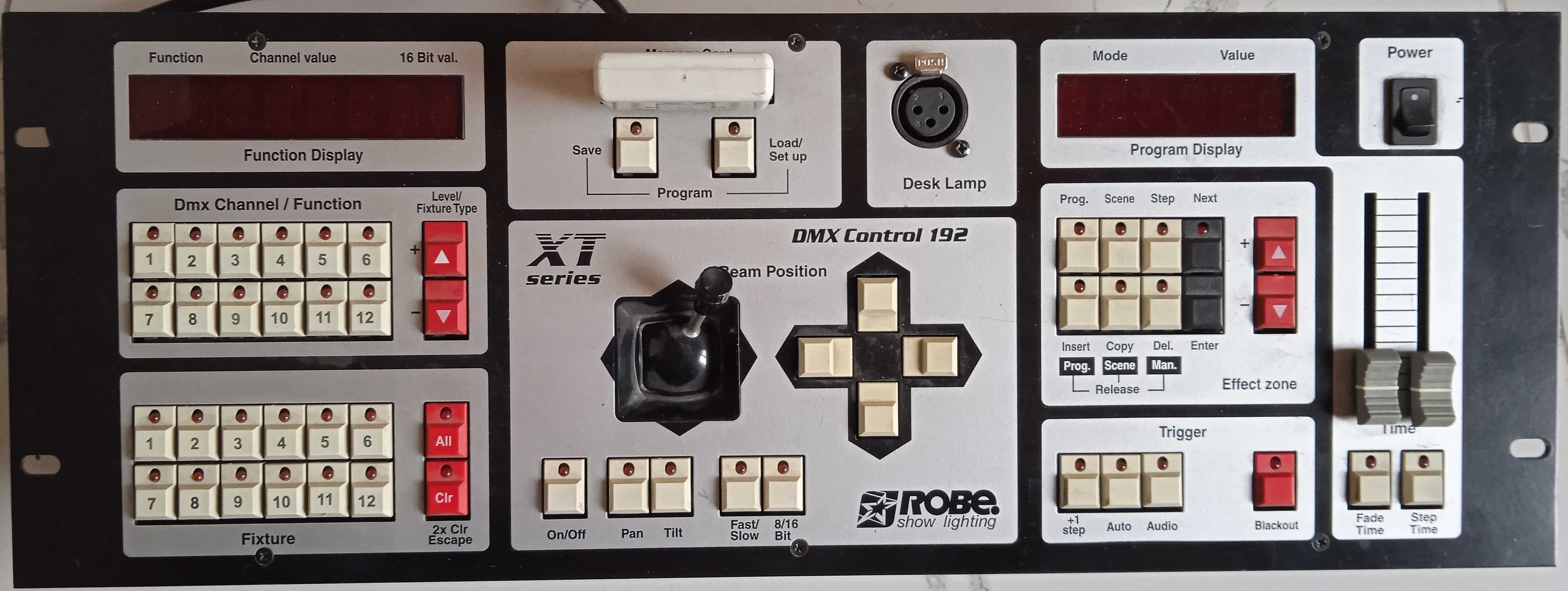 Пульт для управления световыми приборами DMX